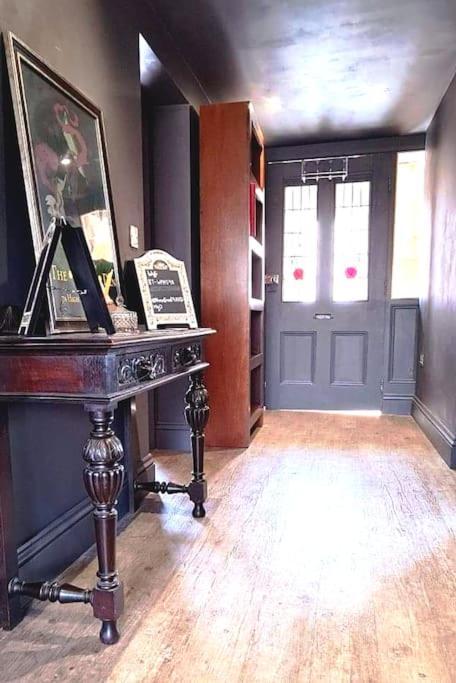 The Wolf'S Den Apartment Patrington Bagian luar foto