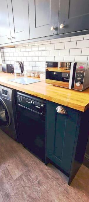 The Wolf'S Den Apartment Patrington Bagian luar foto